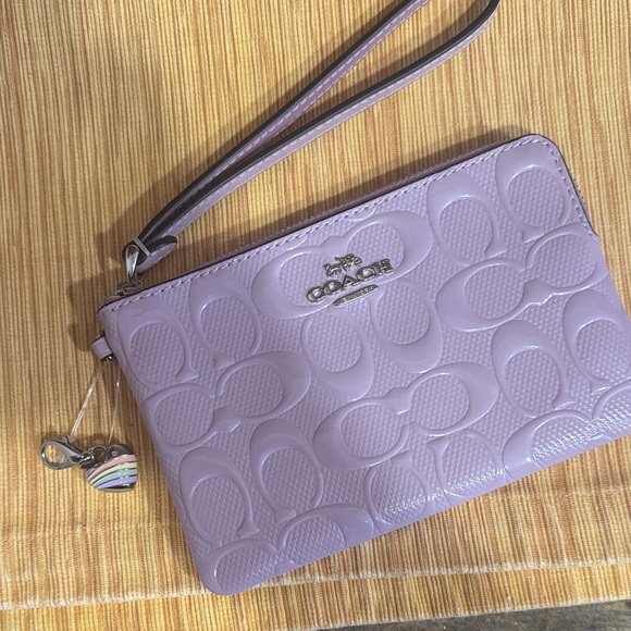 NWT Coach Light Purple Embossed Wristlet - Picture 2 of 11